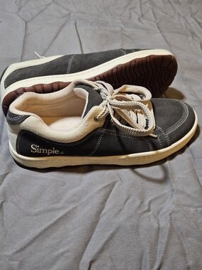 Simple Unisex Lace-Up Sneakers in Charcoal and Cream